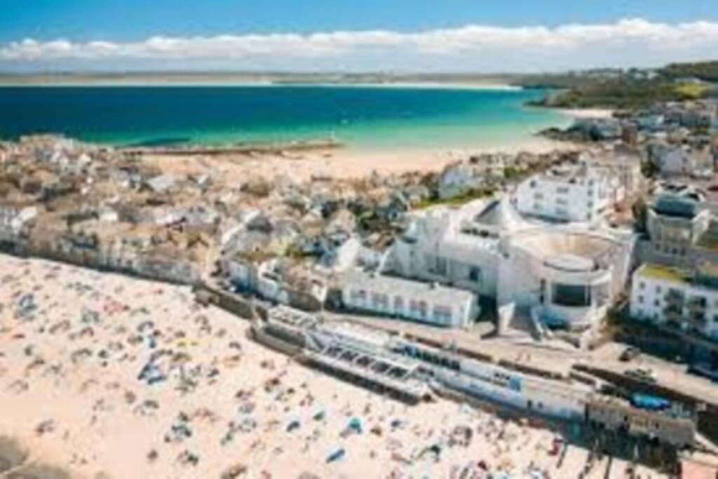 St Ives Apartment Private Parking With Garden 10 Minute Walk Into Town And Beach מראה חיצוני תמונה