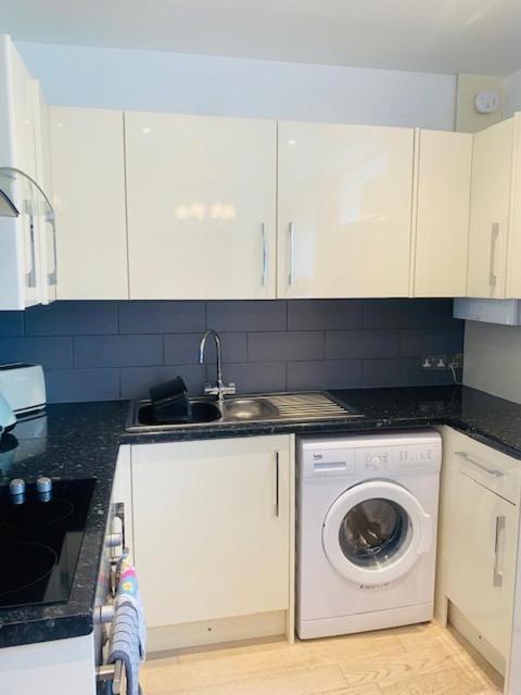 St Ives Apartment Private Parking With Garden 10 Minute Walk Into Town And Beach מראה חיצוני תמונה